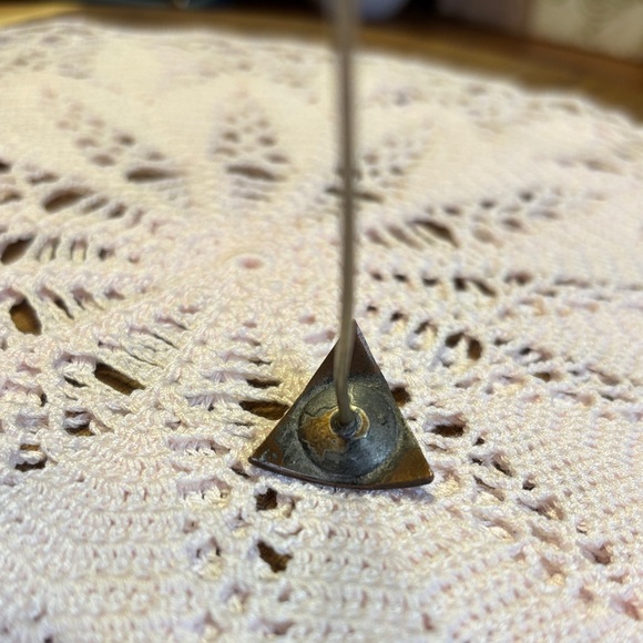Triangular Copper hat pin - Picture 3 of 6